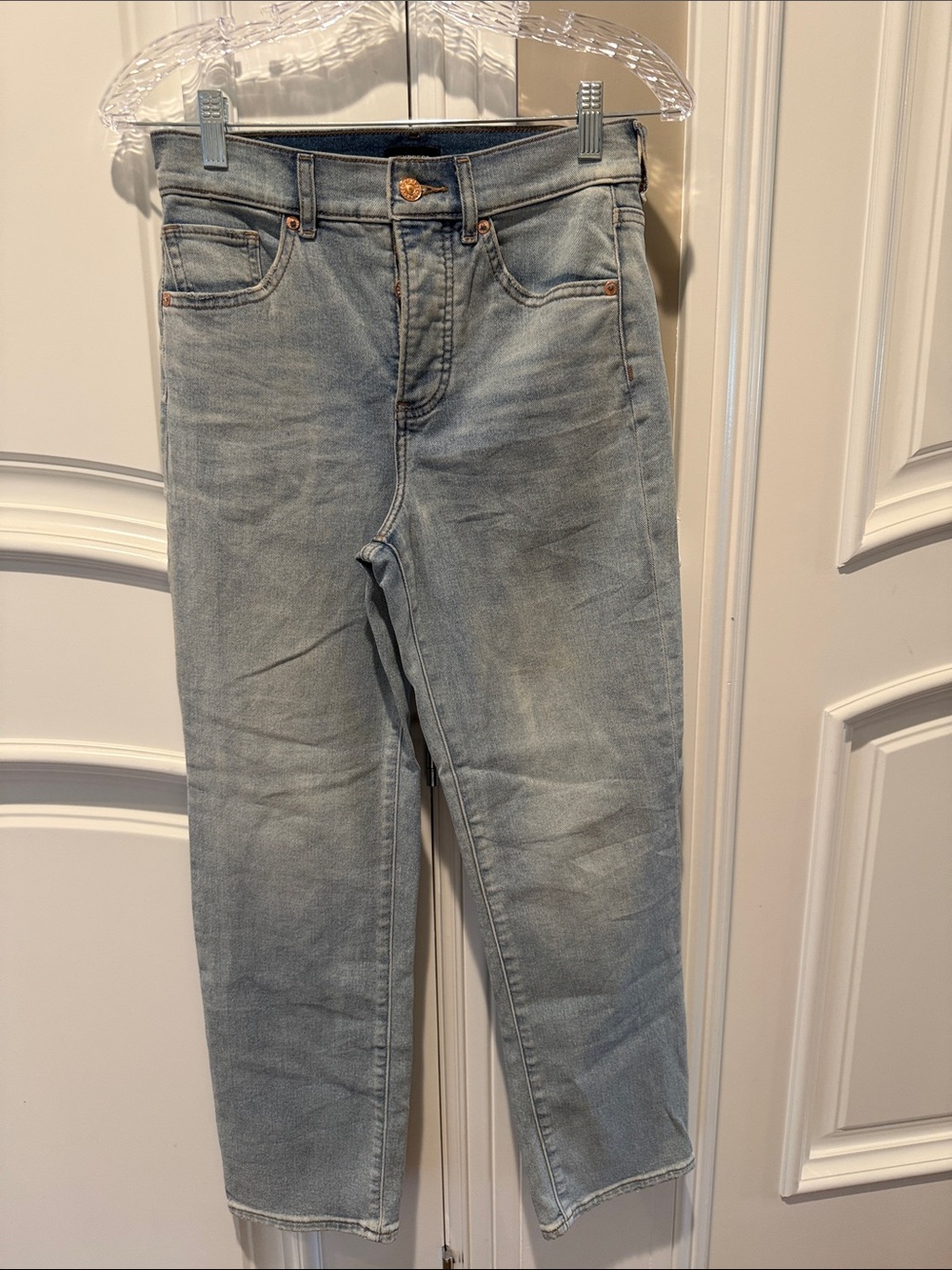 Light Wash Women’s button High-Rise Jeans